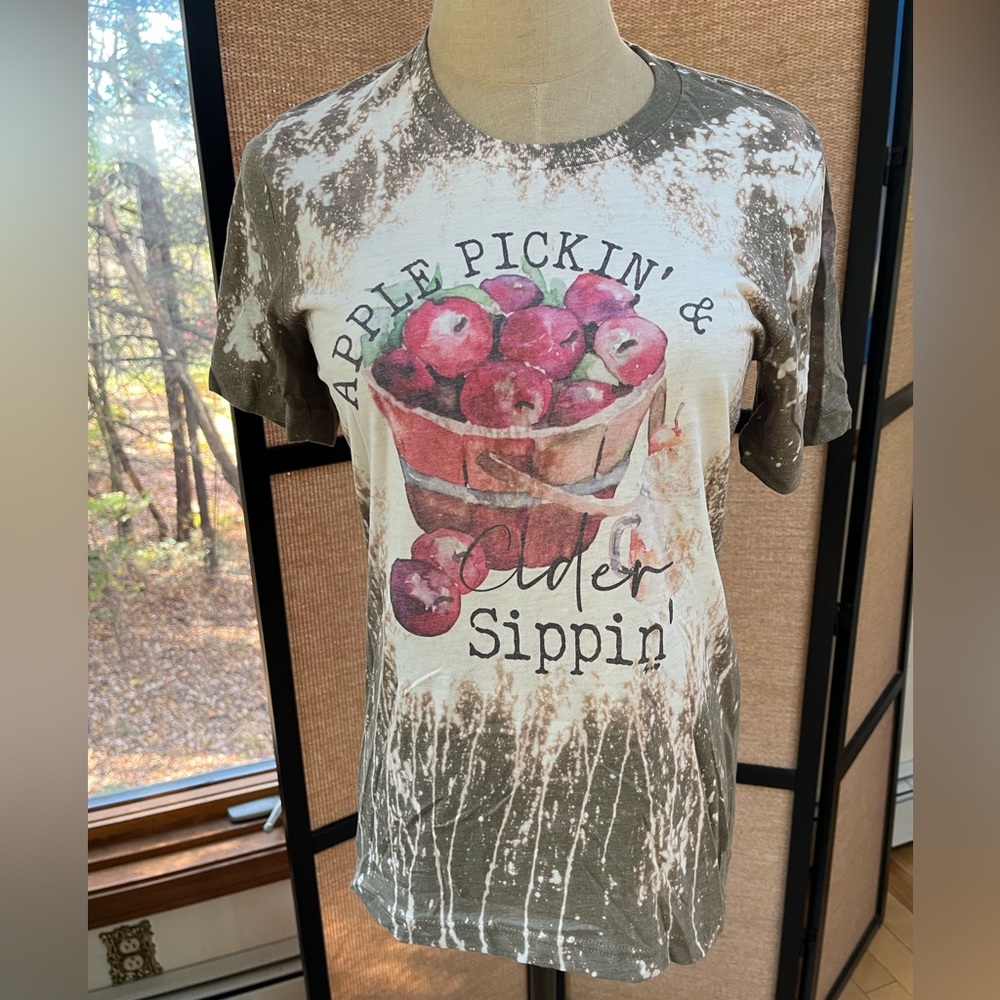 🆕 Apple Pickin’ and Cider Sippin’ Graphic Tee